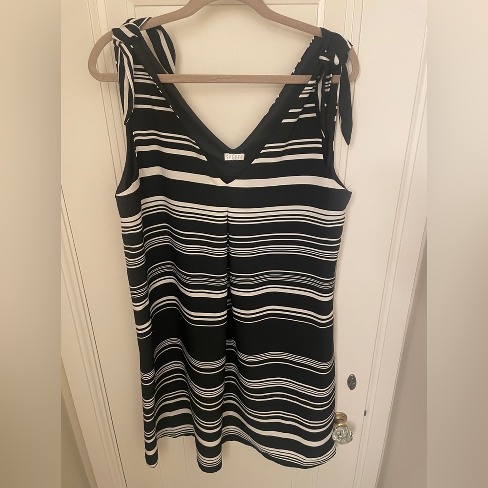 Shift dress with shoulder tie detail, like new!